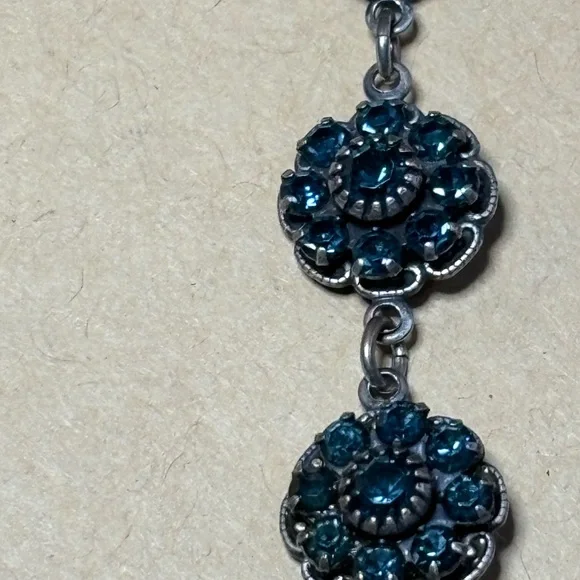 Elegant Blue Floral Bracelet - Picture 2 of 5